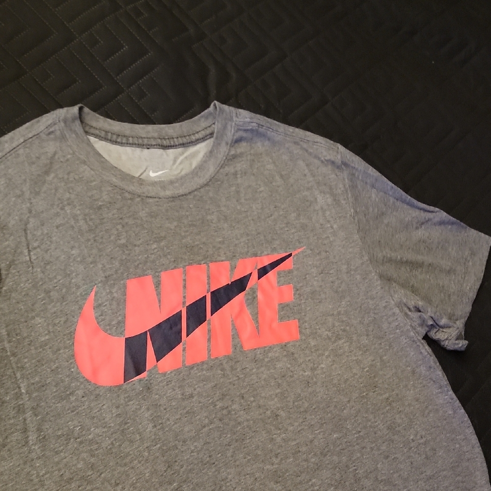 Nike Heather Gray Tee with Vibrant Pink Logo